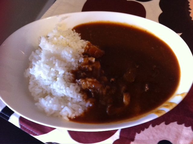 お昼は展示場でハヤシライス♪