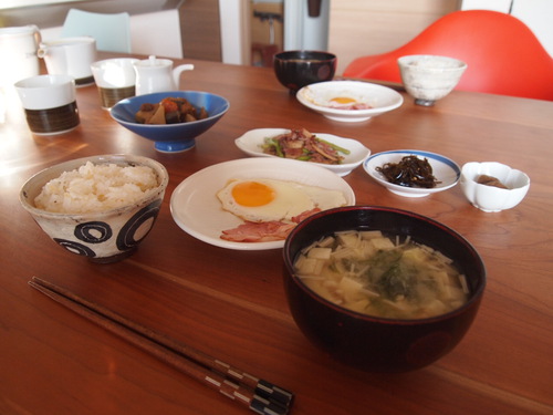 とうきびと朝ごはん。