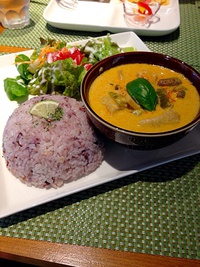 カレーでミーティングw