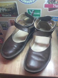 ＊革のお洒落ストラップ靴入荷！！＊