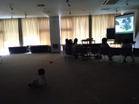 映画「うまれる」親子鑑賞室の様子
