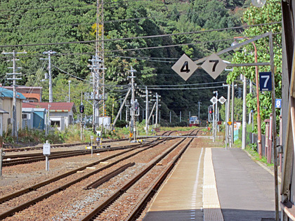 新得駅から狩勝峠方面(機関車停留中) 新得駅から狩勝峠方面(機関車停留中)