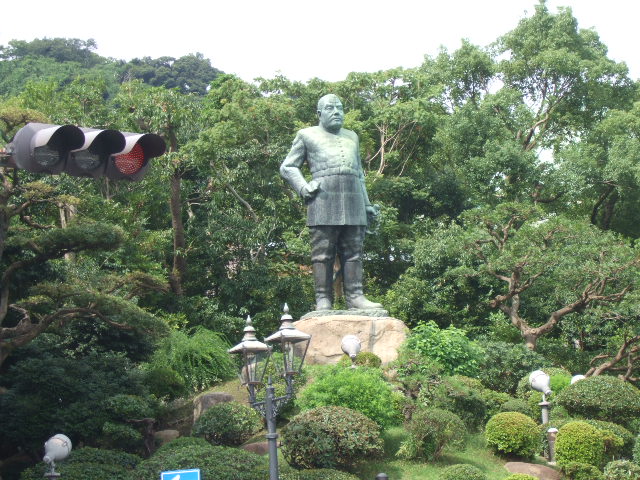 鹿児島市の西郷さんの銅像とマント